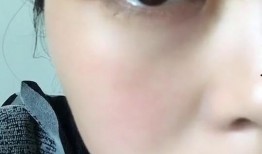 某美妆博主爆料化妆视频,跟随视频学习打造完美妆容