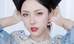 某美妆博主爆料化妆视频,跟随视频学习打造完美妆容